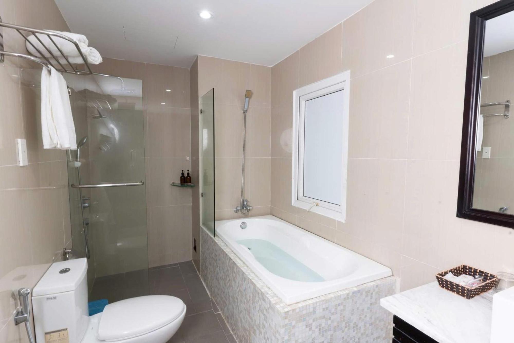 Queen Palace Sea View Hotel Дананг Екстериор снимка