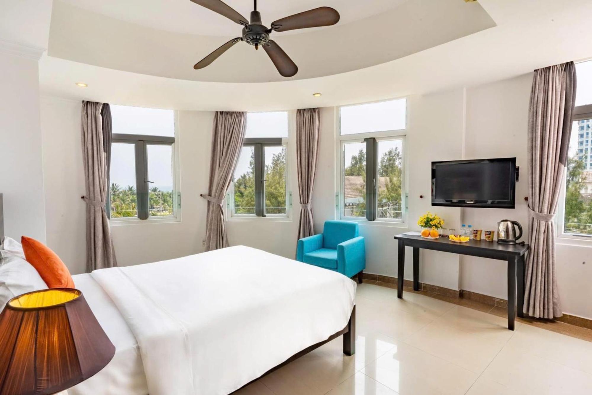 Queen Palace Sea View Hotel Дананг Екстериор снимка